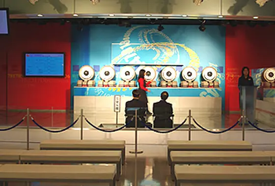 宝くじの抽選会をライブで！