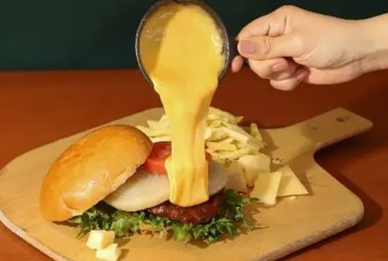 淡路牛のプレミアムチーズバーガー　1,980円