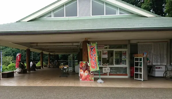 とうがらしクレープ推しの園内の売店