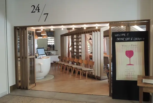 24/7 restaurant