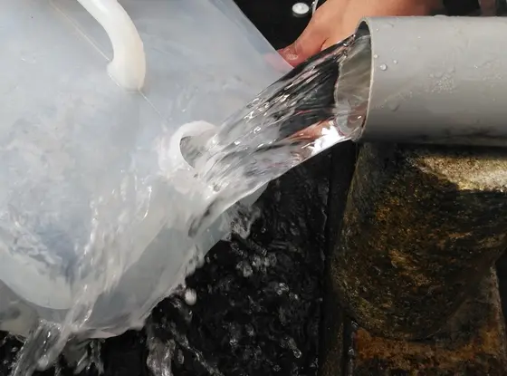 100年かけて湧き出る