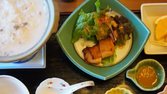 お殿様の庭園と茶葉料理
