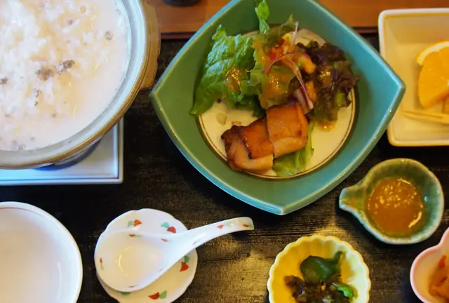お殿様の庭園と茶葉料理