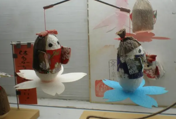 繭人形「あだしのまゆ村」