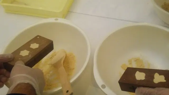 とろ～っと　とける　甘さ　”阿波和三盆糖　干菓子作り”　阿波市服部製糖所で”本物”を体験