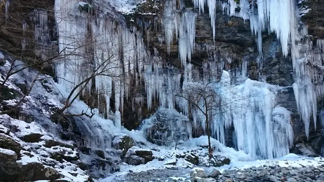 三十槌の氷柱とその周辺