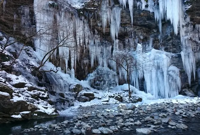 三十槌の氷柱とその周辺