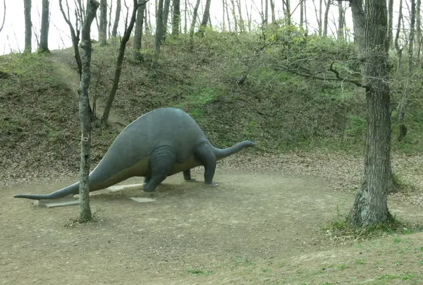 園内には古代の恐竜の生き残りが！？