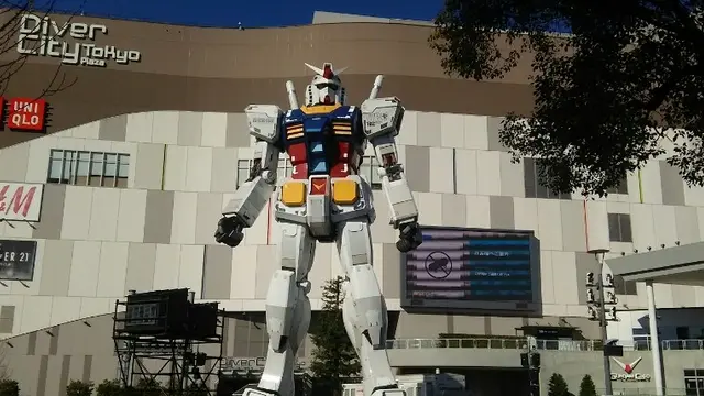 豊洲市場でええもん買うてガンダムと出会う