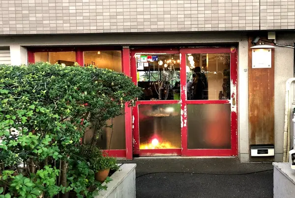 目印は赤いドア
