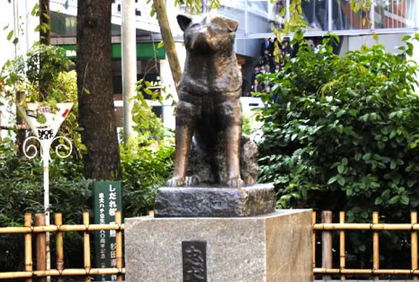 ハチ公像