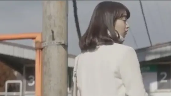 電信棒とホームの形が一緒です！