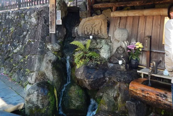 あちこちでお水が汲めます