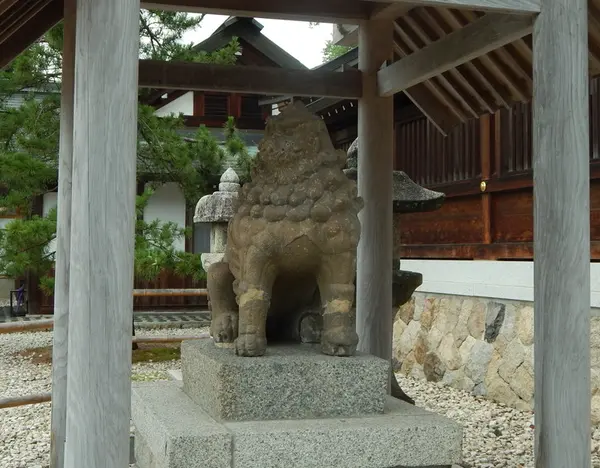 石造りの狛犬