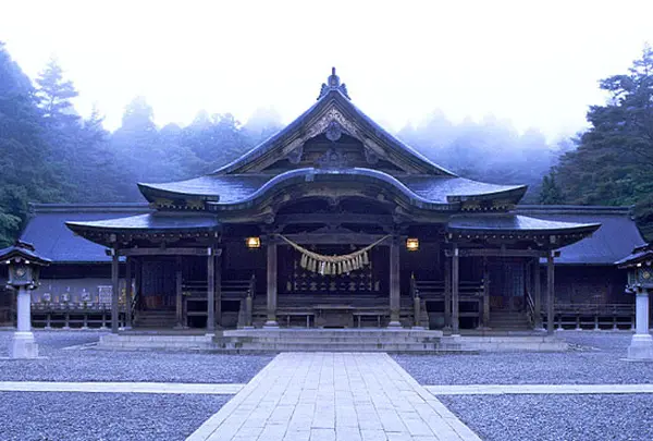 彌彦神社