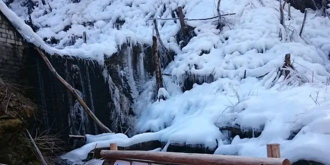 冬限定！ あしがくぼ　氷柱　二八そば　ひらい