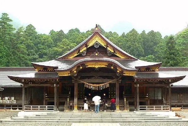 弥彦神社