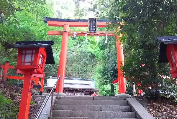 嵐山の弁天さん「櫟谷宗像（いちいたにむなかた）神社」