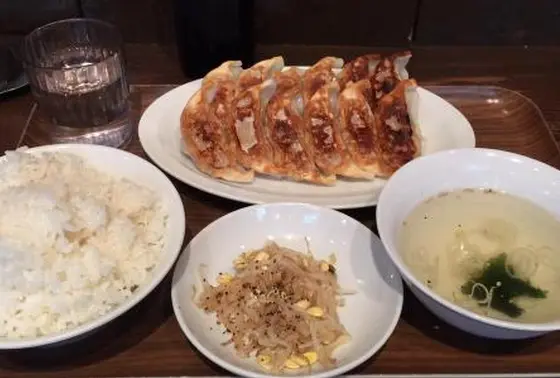 W餃子定食　637円