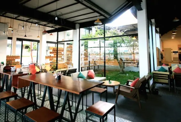 Danang Souvenirs & Cafe