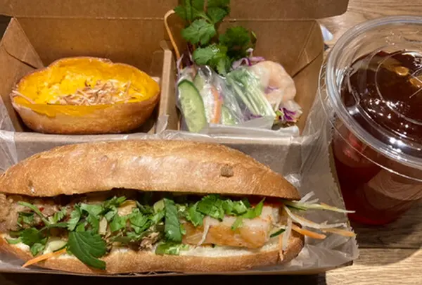 CYCLO banh mi @横浜CIAL