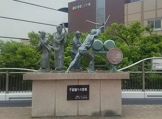 平家踊りの群像