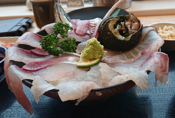 関あじ関さば館