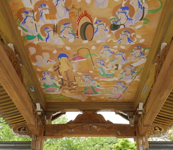 天井画をお見逃しなく