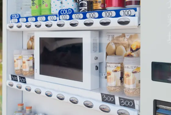 外の自販機で1個(300円)売りもしている