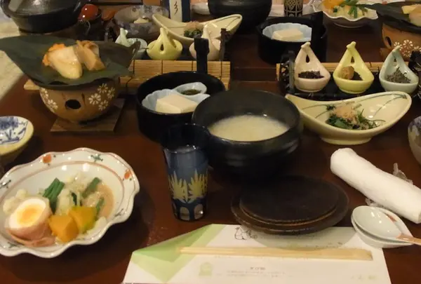 豪華で品数が多い料理