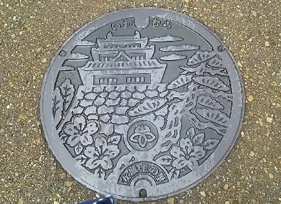 ご当地マンホール～岩村城～