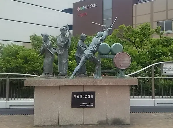 平家踊りの群像