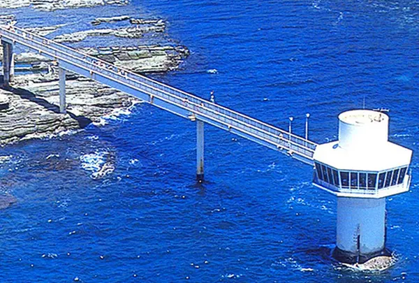 勝浦海中展望塔