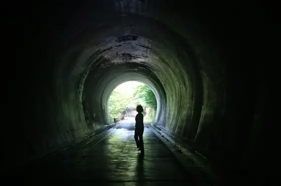 トンネルの中は